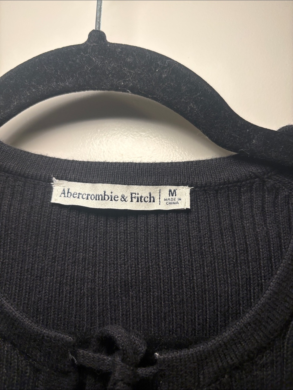 Abercrombie & Fitch Black Ribbed Tie-Front Sleeveless Tank - Picture 3 of 6